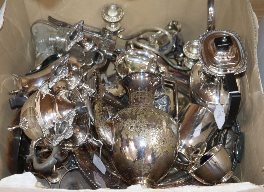 A collection of plated tablewares,
